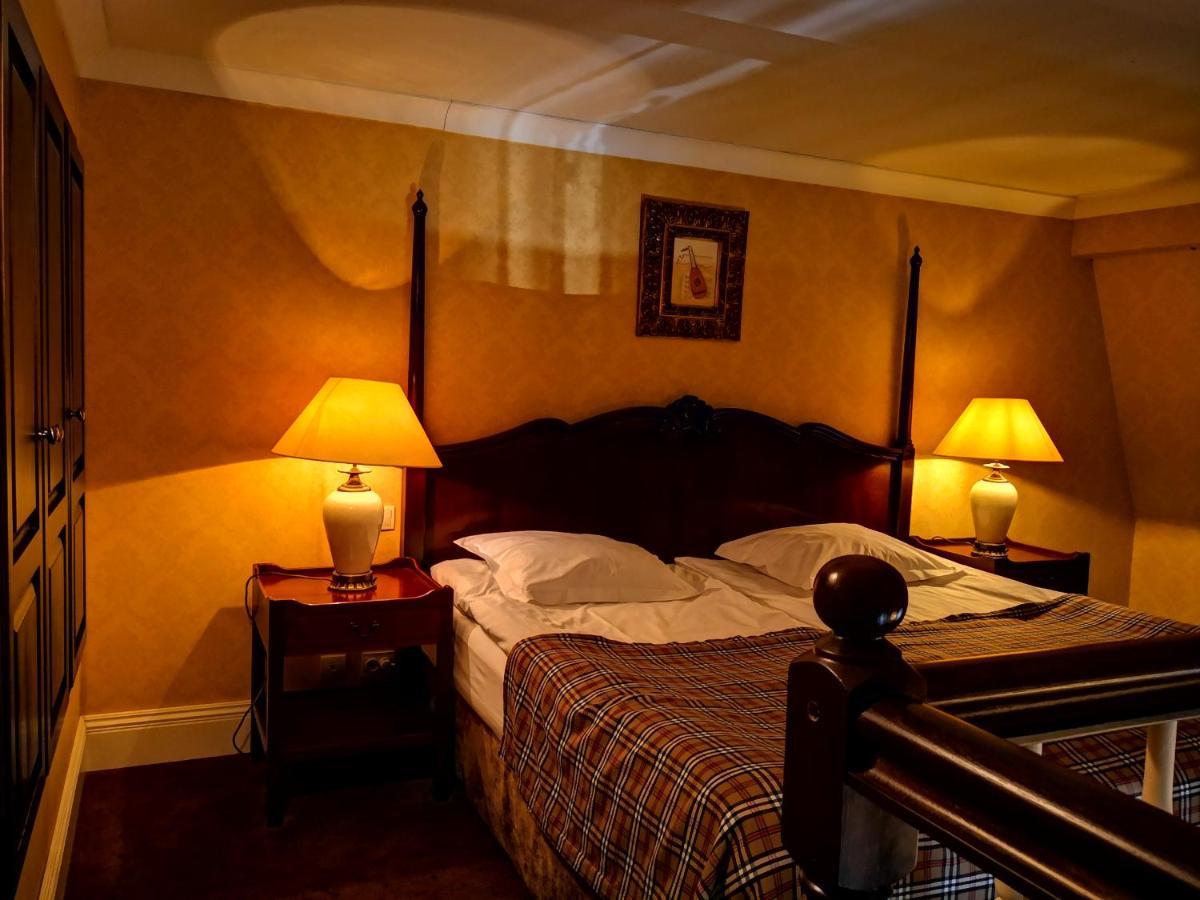 Dwor Sierakow Hotell Eksteriør bilde