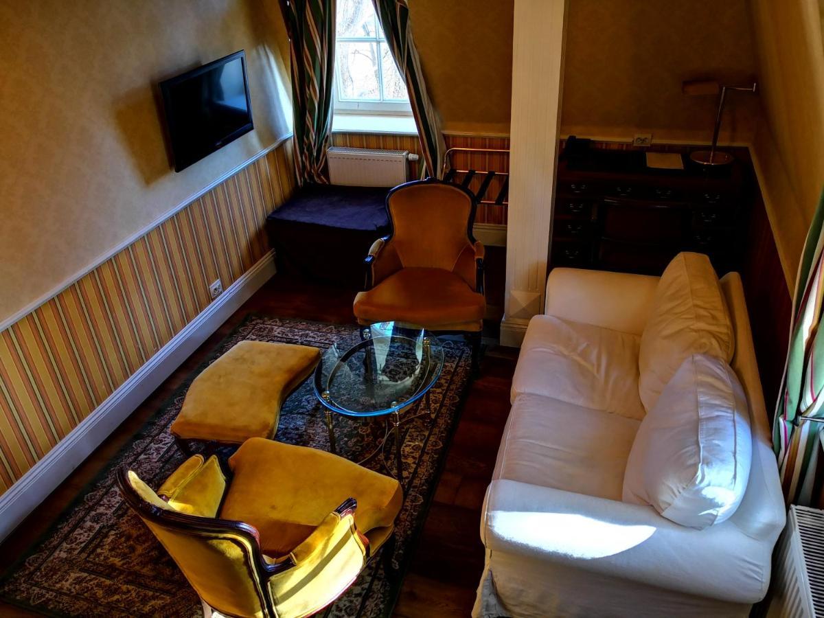 Dwor Sierakow Hotell Eksteriør bilde