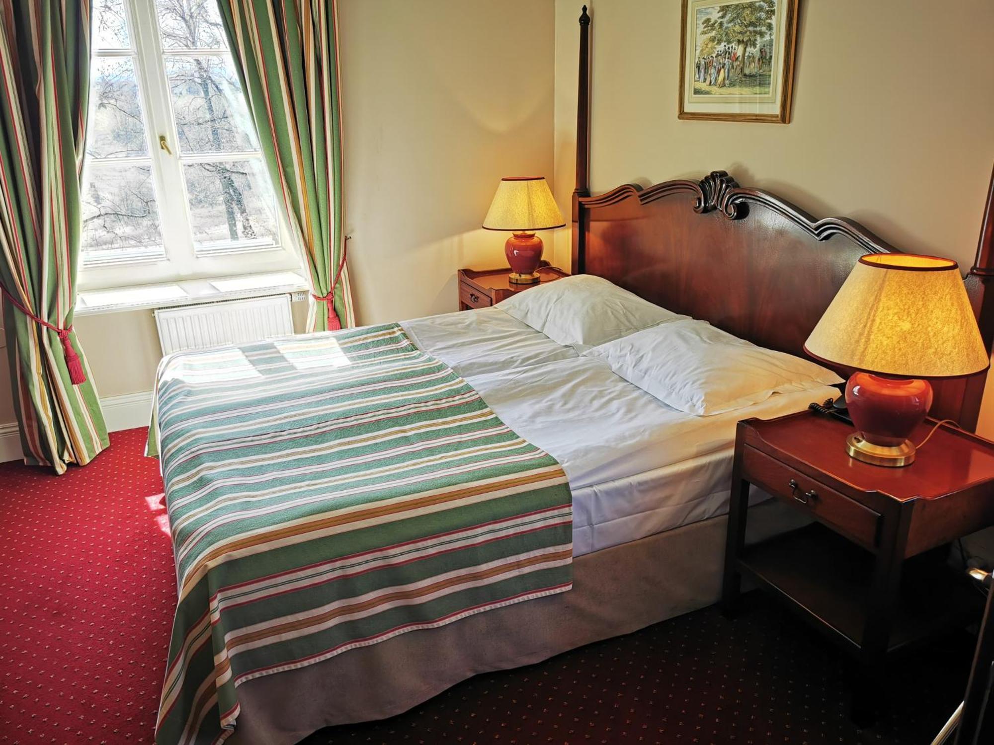 Dwor Sierakow Hotell Eksteriør bilde