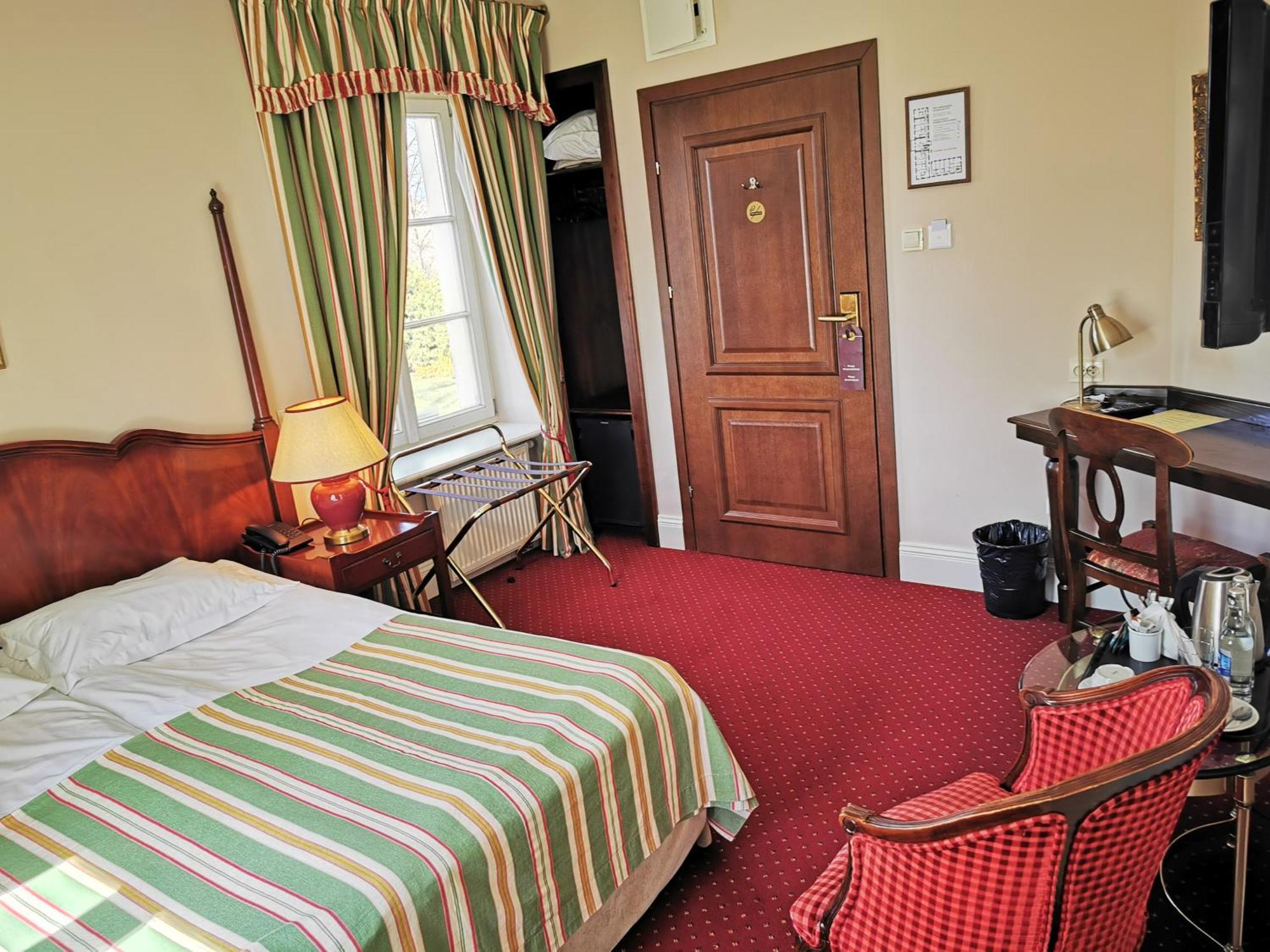 Dwor Sierakow Hotell Eksteriør bilde