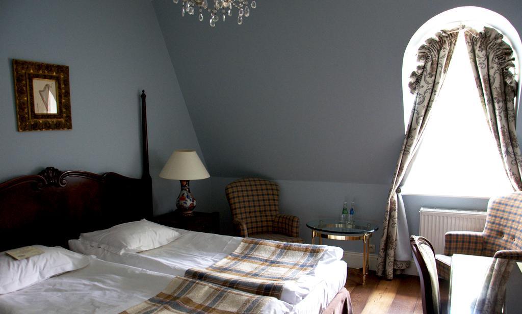 Dwor Sierakow Hotell Eksteriør bilde
