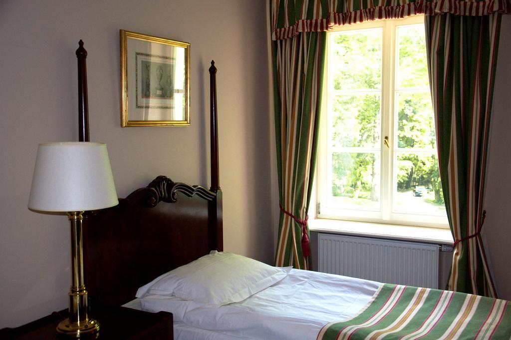 Dwor Sierakow Hotell Eksteriør bilde