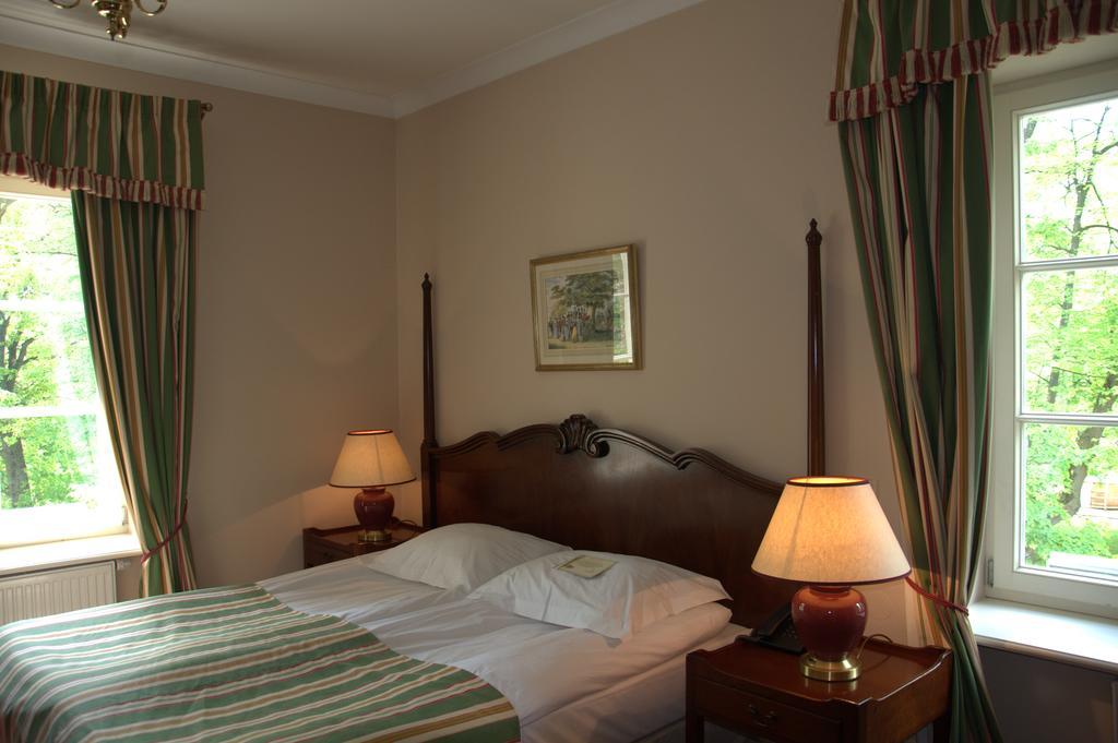Dwor Sierakow Hotell Eksteriør bilde